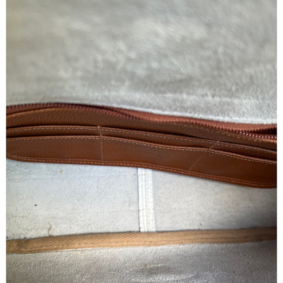 Vintage Dooney & Bourke AWL Leather Off White Tan Crossbody Saddle Bag - Picture 9 of 12